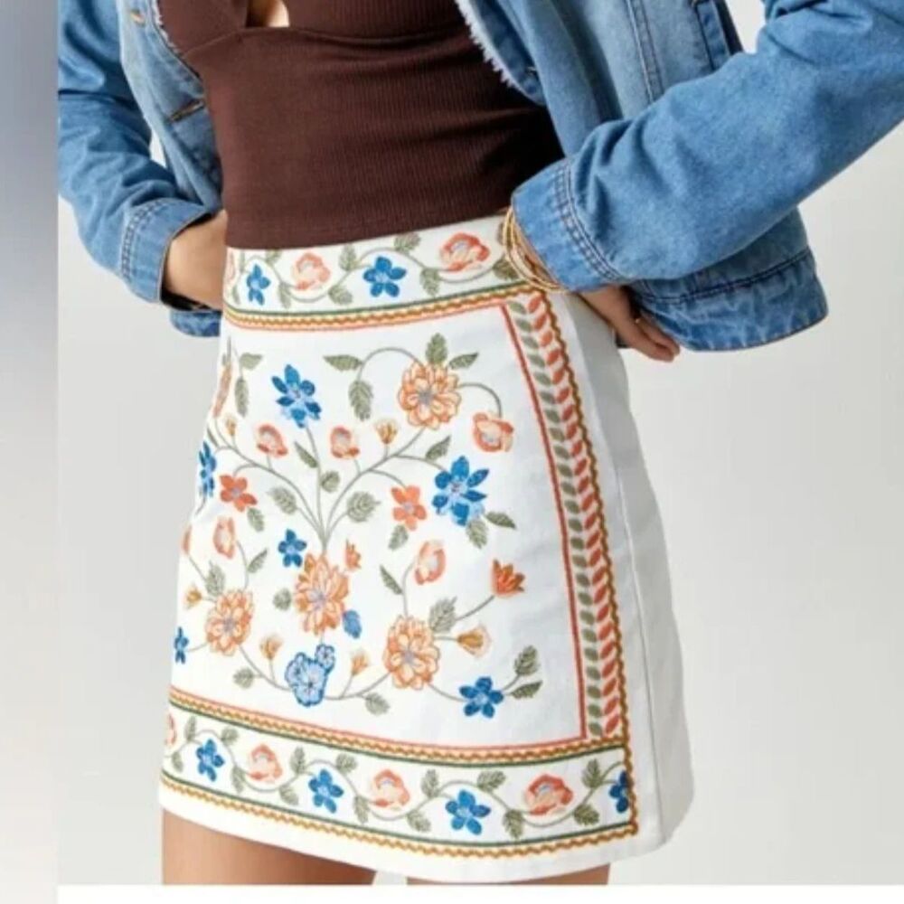 NWT White Boho Embroidered Floral Mini Skirt A-Line Cottagecore Western Prairie